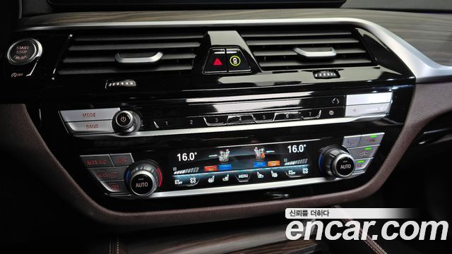 BMW 5-Series 530i xDrive Luxury