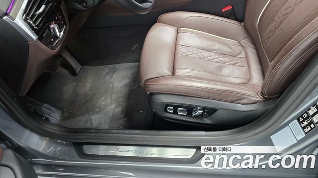 BMW 5-Series 530i xDrive Luxury