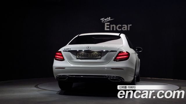 Mercedes-Benz E-Class E220d Avantgarde