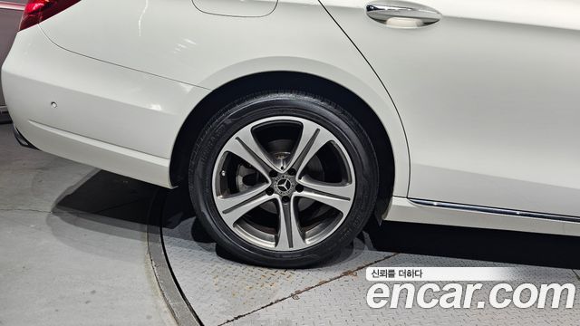 Mercedes-Benz E-Class E220d Avantgarde
