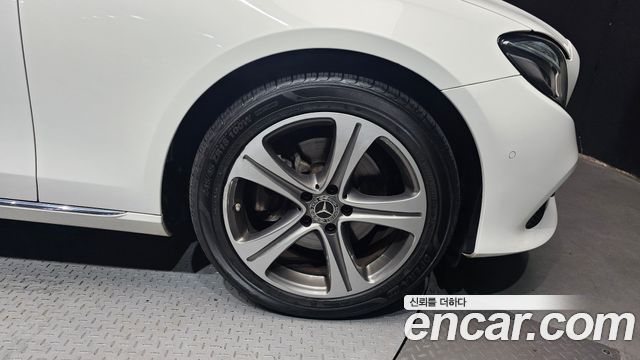 Mercedes-Benz E-Class E220d Avantgarde