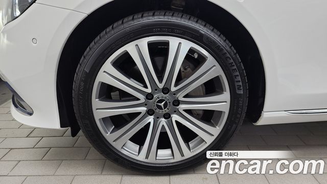Mercedes-Benz E-Class E300e 4MATIC Exclusive