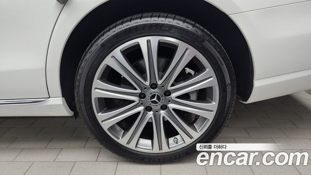 Mercedes-Benz E-Class E300e 4MATIC Exclusive
