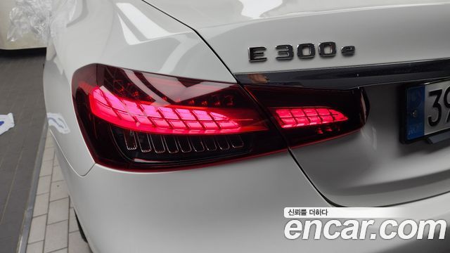 Mercedes-Benz E-Class E300e 4MATIC Exclusive