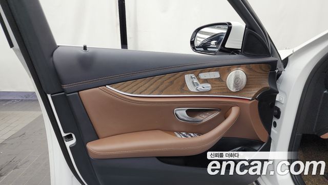 Mercedes-Benz E-Class E300e 4MATIC Exclusive