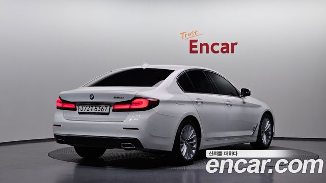 BMW 5-Series 520i Luxury