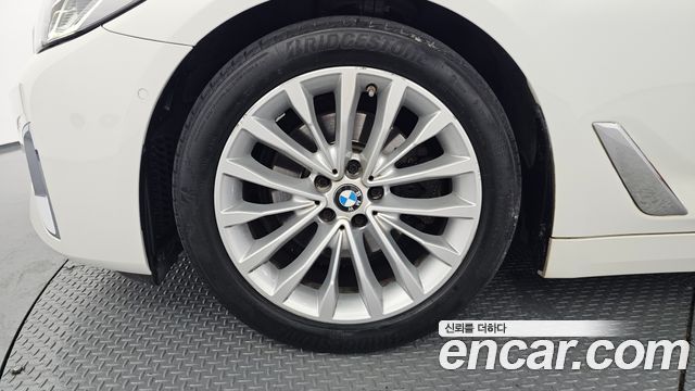 BMW 5-Series 520i Luxury