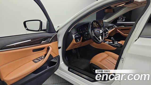 BMW 5-Series 520i Luxury