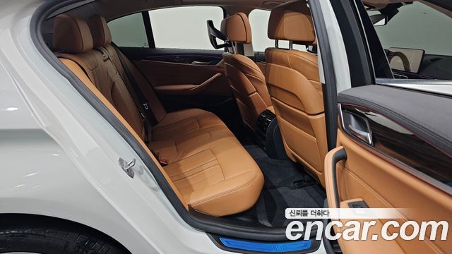 BMW 5-Series 520i Luxury