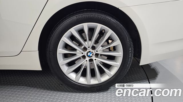 BMW 5-Series 520i Luxury