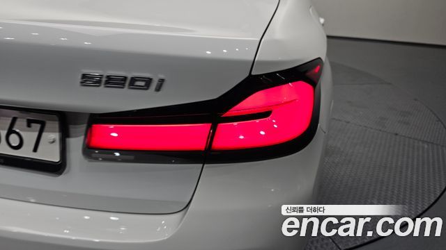 BMW 5-Series 520i Luxury