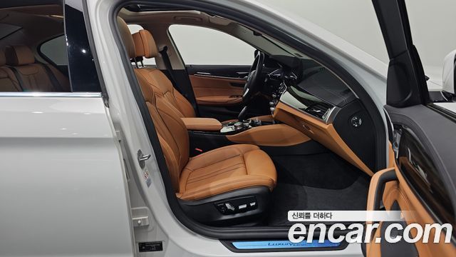 BMW 5-Series 520i Luxury