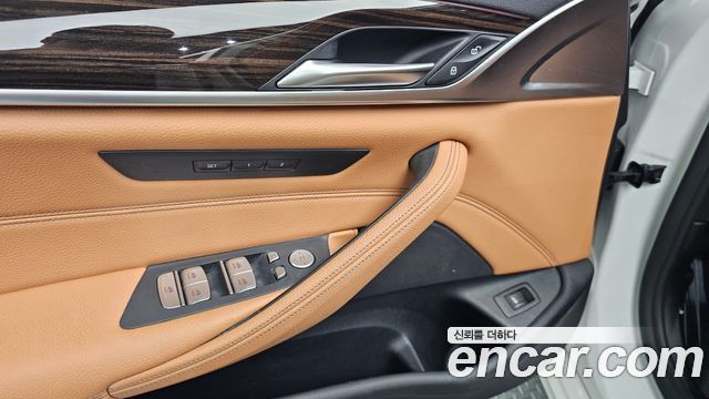 BMW 5-Series 520i Luxury