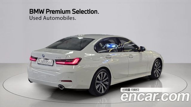 BMW 3-Series 320i