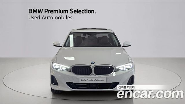 BMW 3-Series 320i