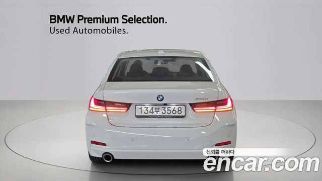BMW 3-Series 320i