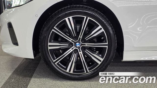 BMW 3-Series 320i