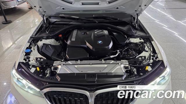 BMW 3-Series 320i