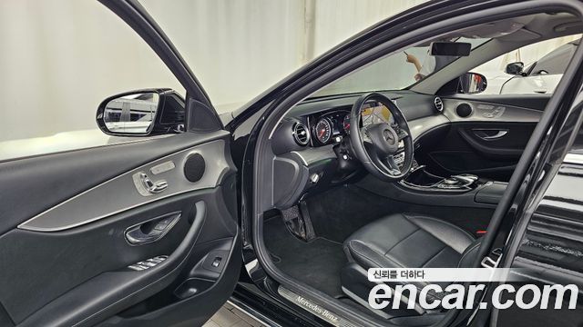 Mercedes-Benz E-Class E200 Avantgarde