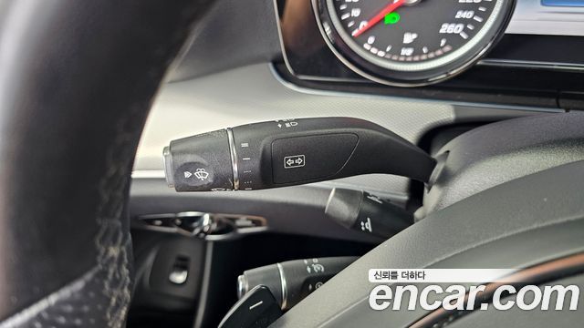 Mercedes-Benz E-Class E200 Avantgarde