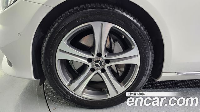 Mercedes-Benz E-Class E300 Avantgarde