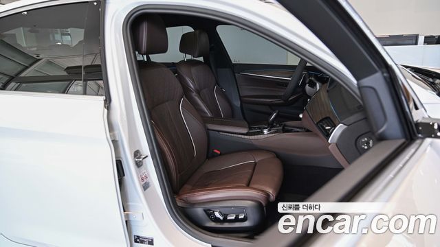 BMW 5-Series 530i xDrive M Sport Package Plus