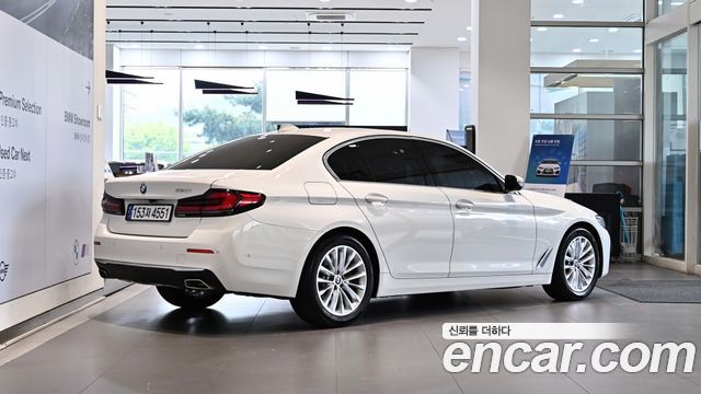 BMW 5-Series 520i Luxury