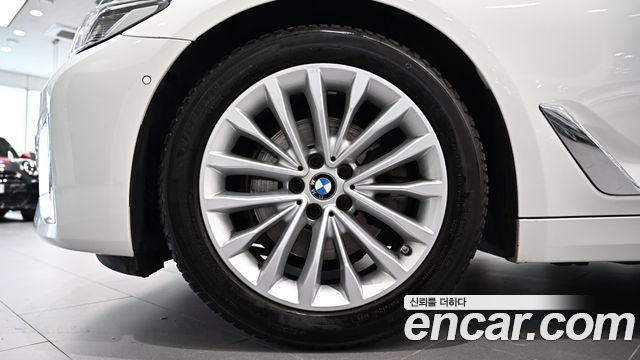 BMW 5-Series 520i Luxury