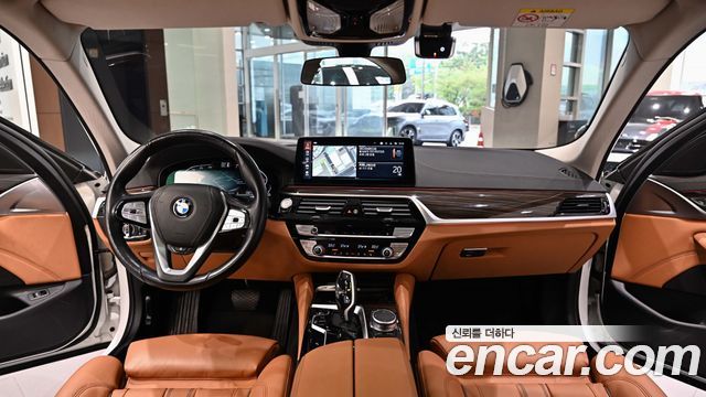 BMW 5-Series 520i Luxury