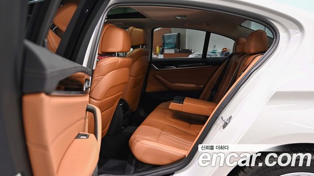 BMW 5-Series 520i Luxury