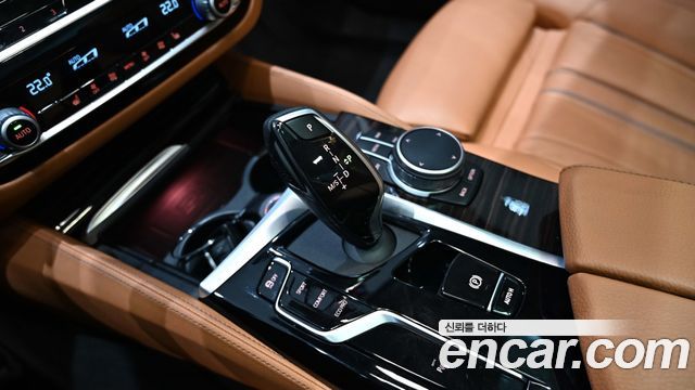 BMW 5-Series 520i Luxury
