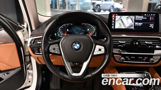 BMW 5-Series 520i Luxury