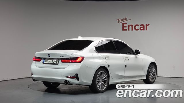 BMW 3-Series 330e Luxury