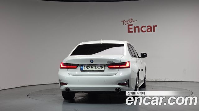 BMW 3-Series 330e Luxury