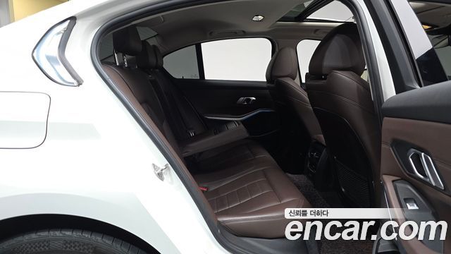 BMW 3-Series 330e Luxury