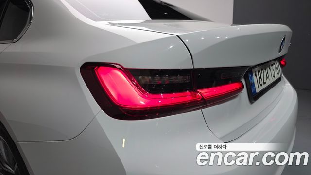 BMW 3-Series 330e Luxury