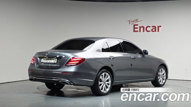 Mercedes-Benz E-Class E300 4MATIC Exclusive