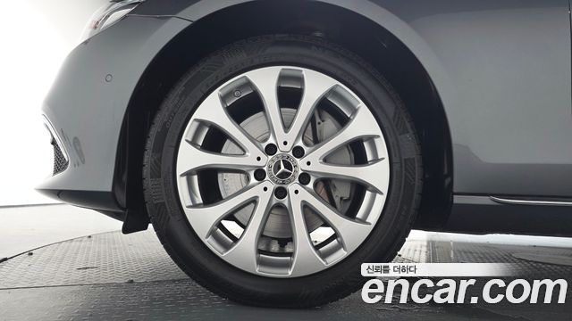 Mercedes-Benz E-Class E300 4MATIC Exclusive
