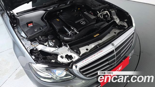 Mercedes-Benz E-Class E300 4MATIC Exclusive