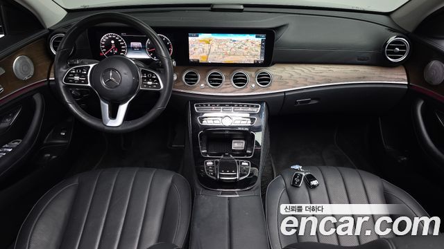 Mercedes-Benz E-Class E300 4MATIC Exclusive