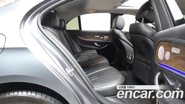 Mercedes-Benz E-Class E300 4MATIC Exclusive