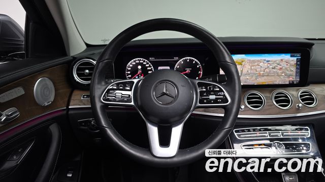 Mercedes-Benz E-Class E300 4MATIC Exclusive