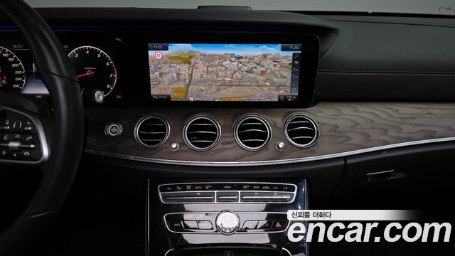 Mercedes-Benz E-Class E300 4MATIC Exclusive