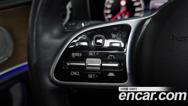 Mercedes-Benz E-Class E300 4MATIC Exclusive
