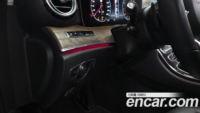 Mercedes-Benz E-Class E300 4MATIC Exclusive