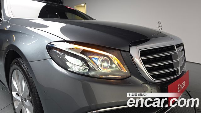 Mercedes-Benz E-Class E300 4MATIC Exclusive
