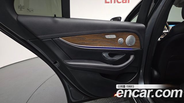 Mercedes-Benz E-Class E300 4MATIC Exclusive