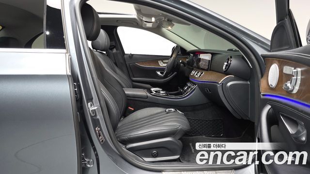 Mercedes-Benz E-Class E300 4MATIC Exclusive