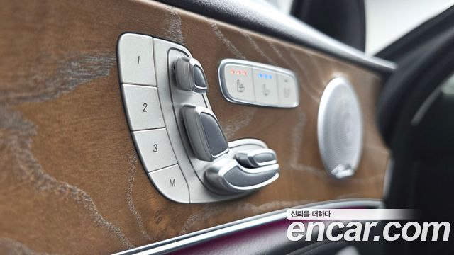 Mercedes-Benz E-Class E300 4MATIC Exclusive