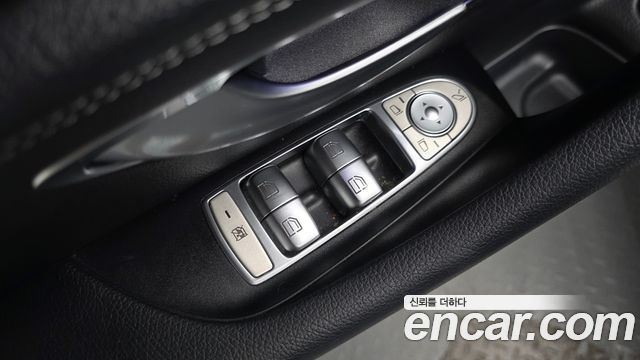 Mercedes-Benz E-Class E300 4MATIC Exclusive